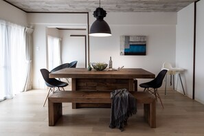 401 | In-room dining