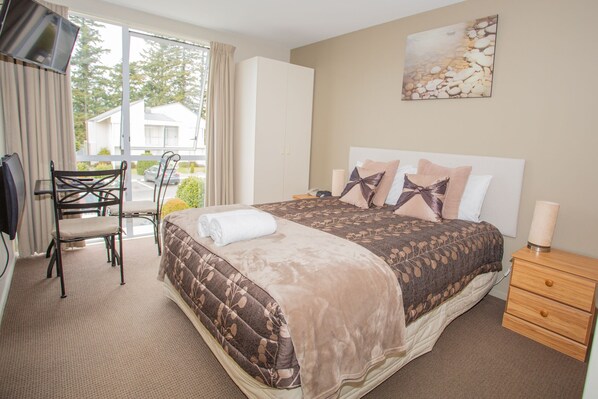 3 bedrooms, free WiFi, bed sheets, wheelchair access