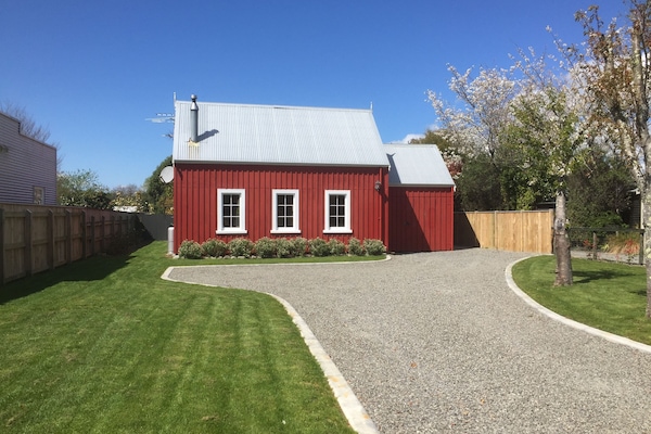 Borders Retreat with a private driveway.