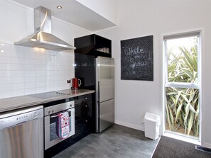 Fridge, microwave, oven, dishwasher - Stargazer - Ohakune Holiday Home (Ohakune)