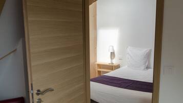 Comfort Apartment (102) | Blackout drapes, iron/ironing board, cribs/infant beds, free WiFi