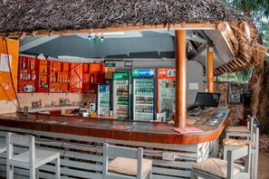 2 restaurants, breakfast, lunch served; local and international cuisine