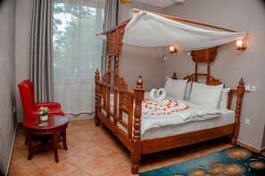 Deluxe Room | Premium bedding, individually decorated, individually furnished, desk - Serene Hotel (Dar es Salaam)