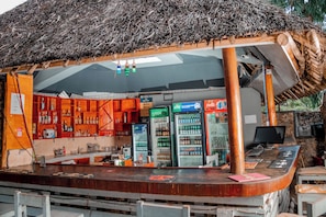 2 Restaurants, Frühstück, Mittagessen, lokale und internationale Küche