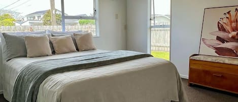 2 slaapkamers, een strijkplank/strijkijzer, reisbedje, gratis wifi
