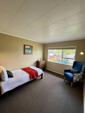 2 bedrooms, iron/ironing board, travel cot, free WiFi