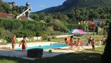 Piscine extérieure (ouverte en saison)