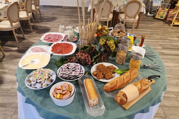 Daily buffet breakfast for a fee