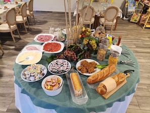 Daily buffet breakfast (EUR 9.50 per person)