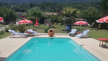 Alberca al aire libre por temporada