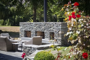 Outdoor fireplace