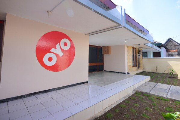 Interior entrance - Super OYO 1046 Omah Pathok (Yogyakarta)