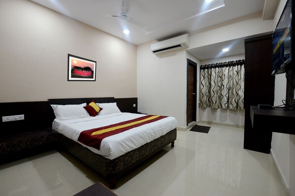 Deluxe Double Room | Rollaway beds, free WiFi - Hotel Dwaraka Inn (Visakhapatnam)