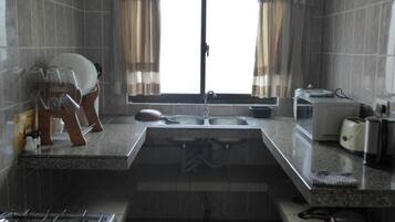 Shared fridge, microwave, cookware/dishes/utensils