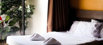 Cres Ebo Mansion Hotel and Bistro