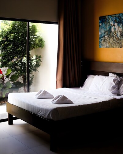 Cres Ebo Mansion Hotel and Bistro