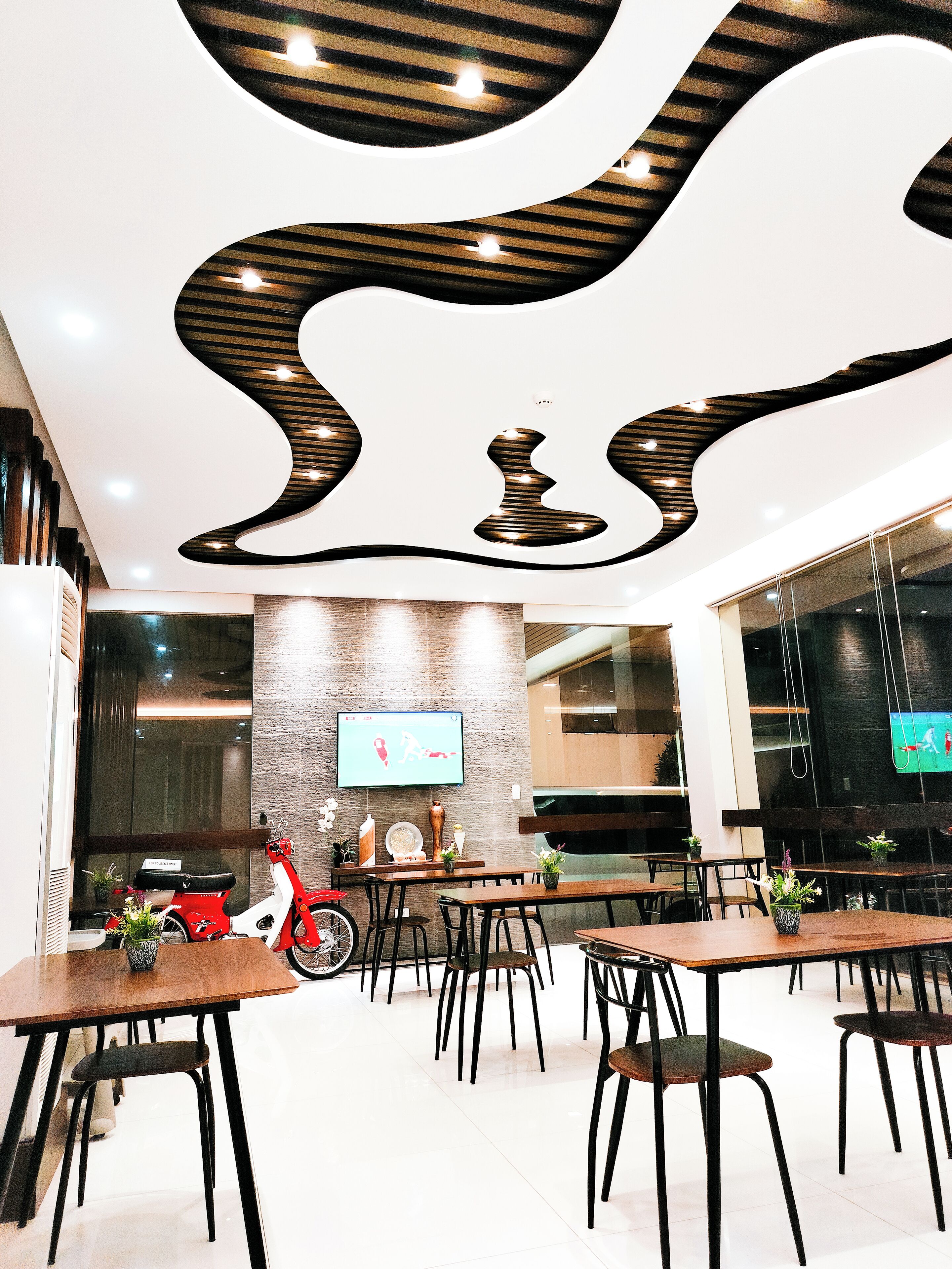 breakfast, lunch, dinner served; local cuisine