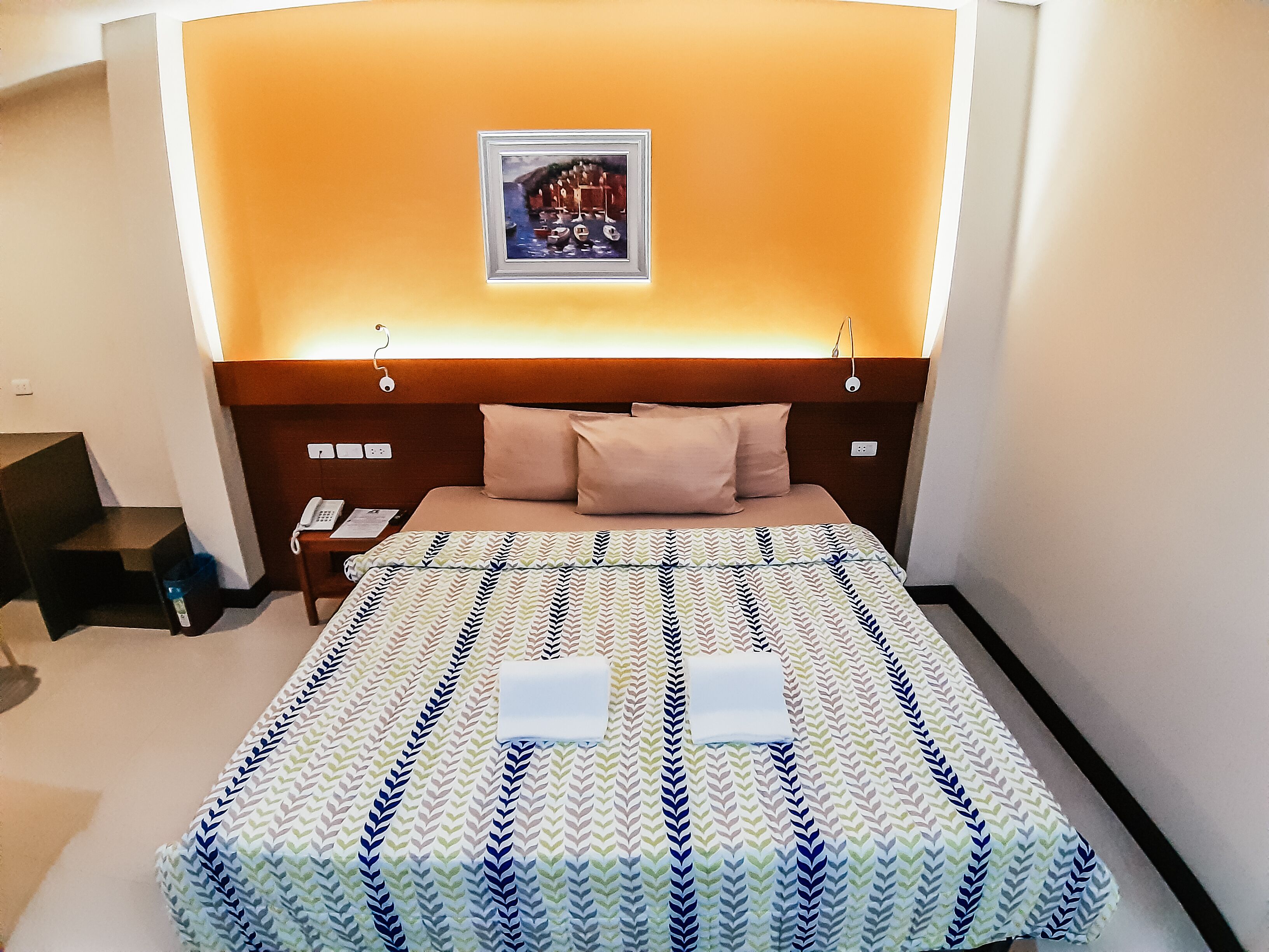 standard single room | desk, laptop workspace, iron/ironing board, rollaway beds