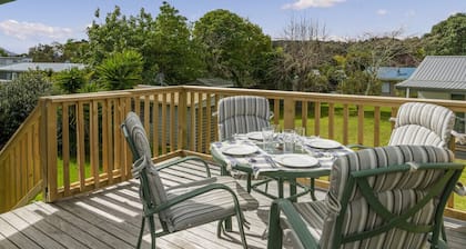 Oyster Bach - Cooks Beach Bach