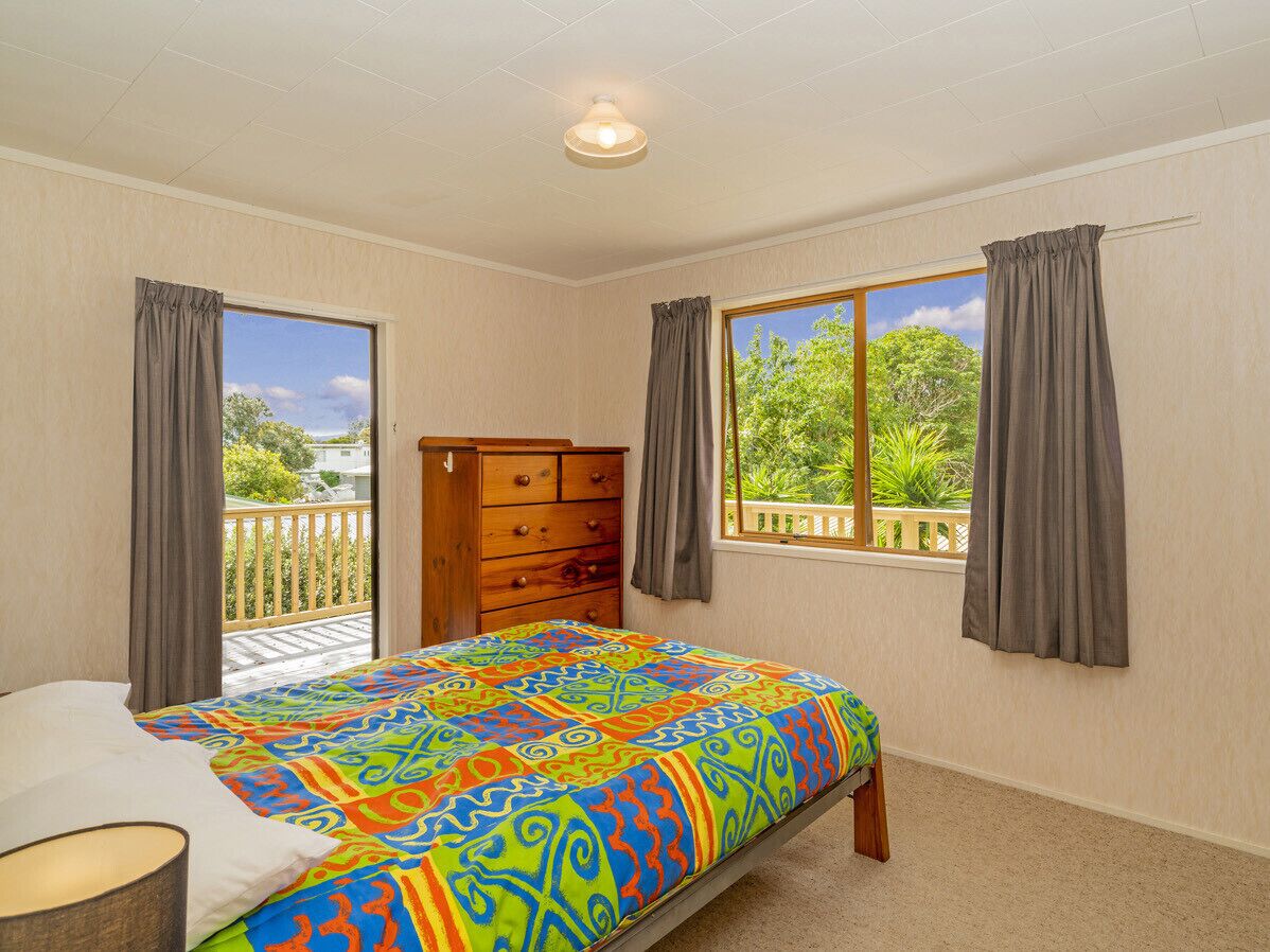 3 bedrooms, iron/ironing board, bed sheets