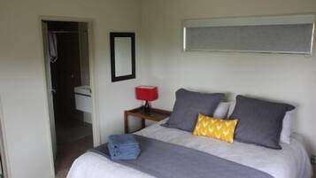 3 dormitorios, escritorio, tabla de planchar con plancha y Internet