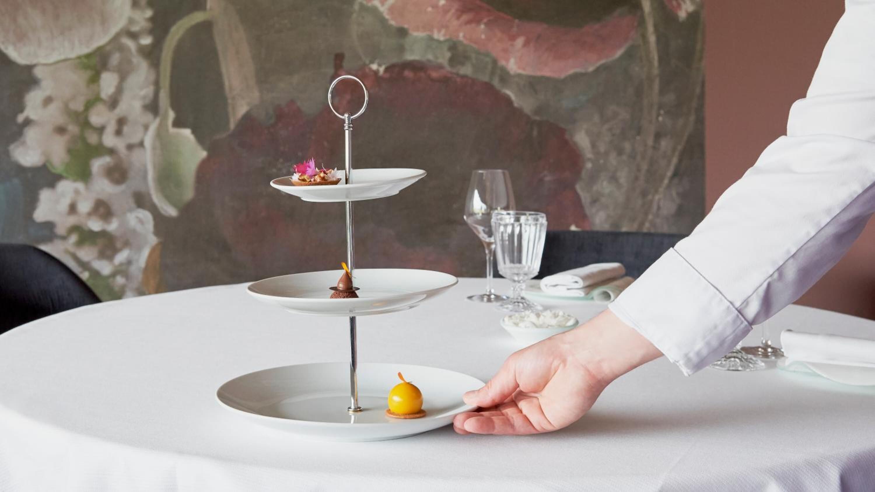 2 restaurants, lunch, dinner served; french cuisine