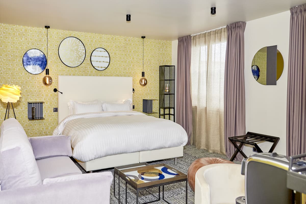 superior room | 3 bedrooms, in-room safe, individually decorated, individually furnished