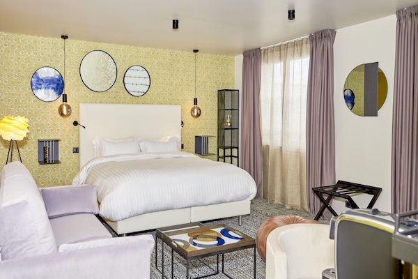 Superior-rum | Värdeförvaringsskåp på rummet, individuell inredning och unika möbler