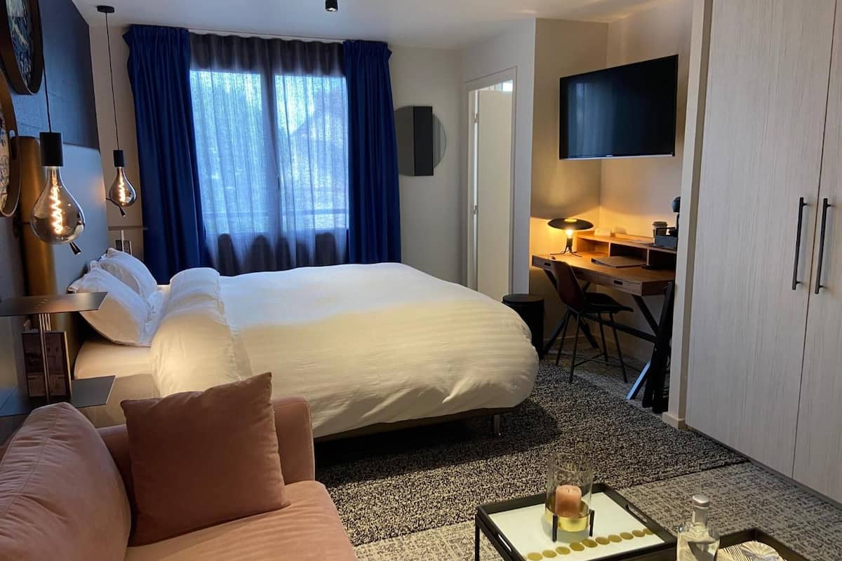 3 bedrooms, in-room safe, individually decorated, individually furnished