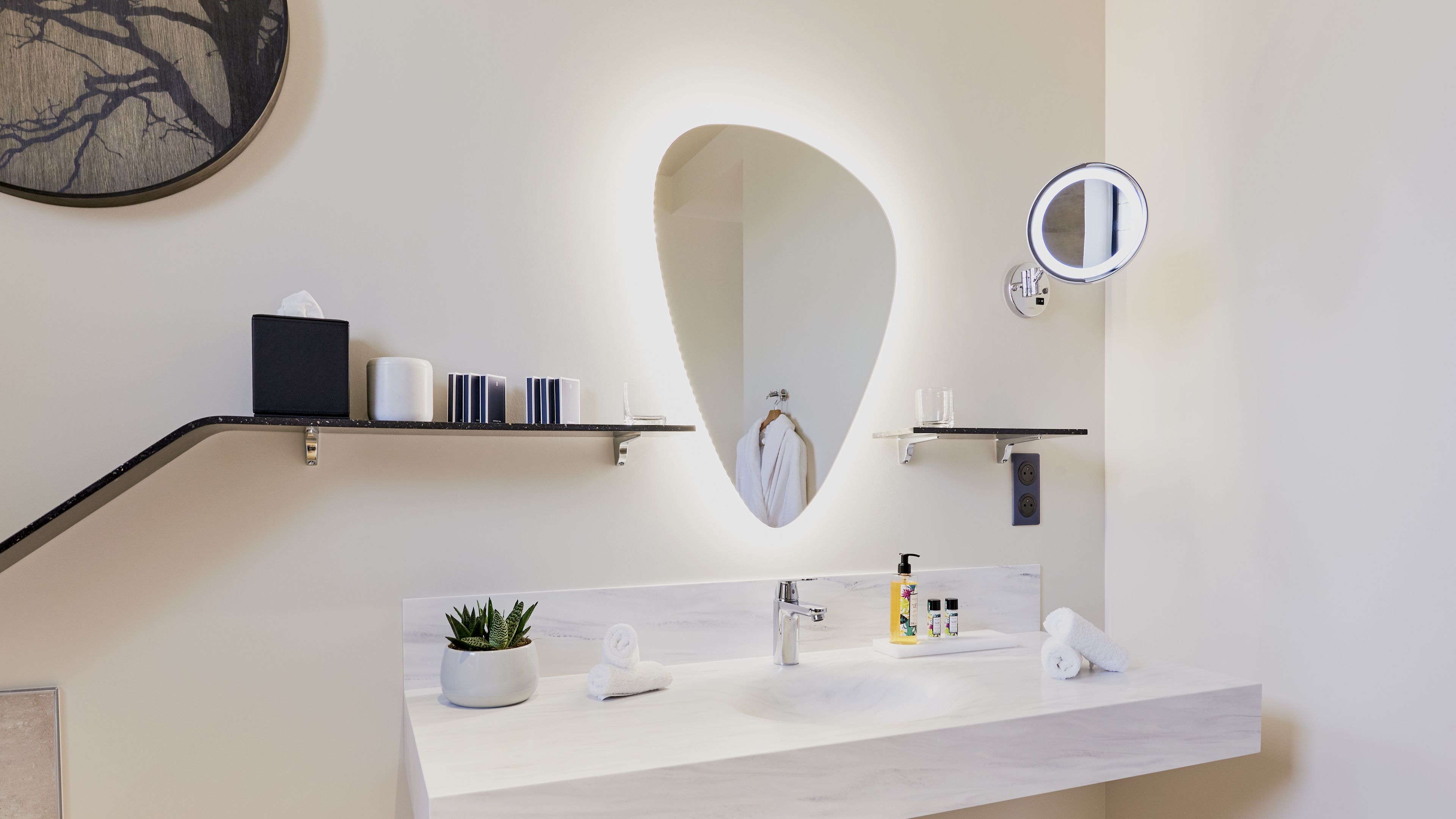 family room | bathroom | free toiletries, bathrobes, slippers, towels