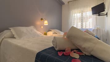 Habitación con 1 cama matrimonial o 2 individuales | Escritorio, wifi gratis y ropa de cama