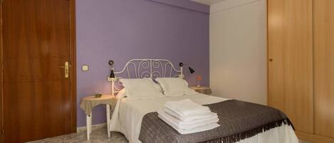 Double or Twin Room | Desk, free WiFi, bed sheets