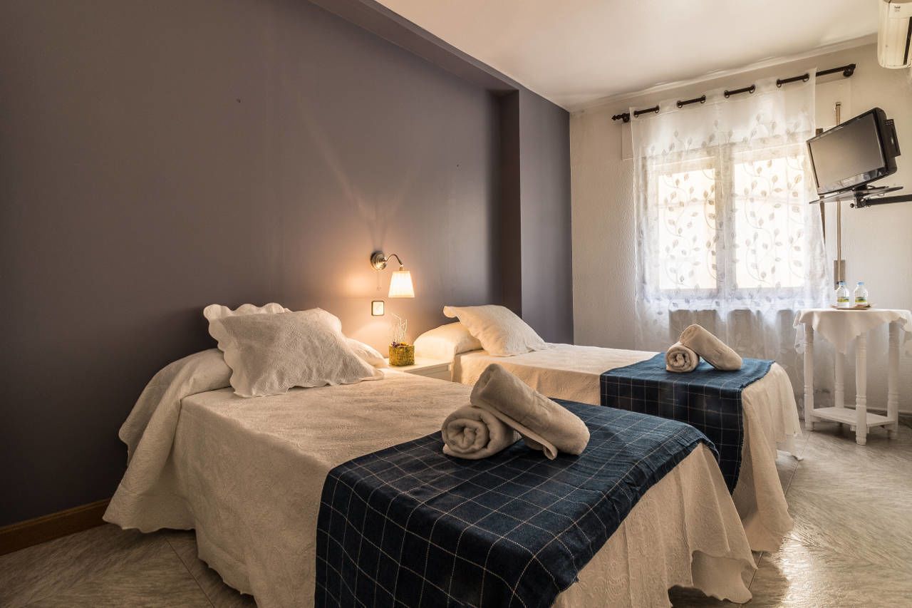 Kamer, 1 twee- of 2 eenpersoonsbedden | Een bureau, gratis wifi, beddengoed