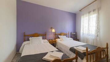 Doppel- oder Zweibettzimmer | Schreibtisch, kostenloses WLAN, Bettwäsche