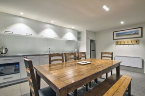 Dining - Two the Beeches - Relaxing comfort (Queenstown Hill)