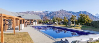 Modern Family  Holiday home with sensational views peaceful paradise (sleeps 11)
