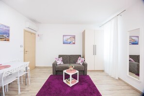 TV - Apartments Gabrieri - Studio with Sea View (2 Adults + 2 Children)  (3) (Dubrovnik)