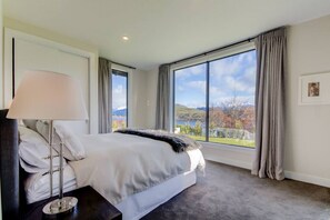 4 bedrooms, desk, iron/ironing board, free WiFi