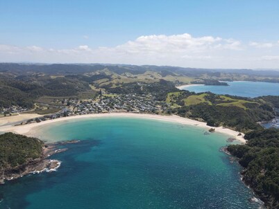Matapouri The absolute beach hotel