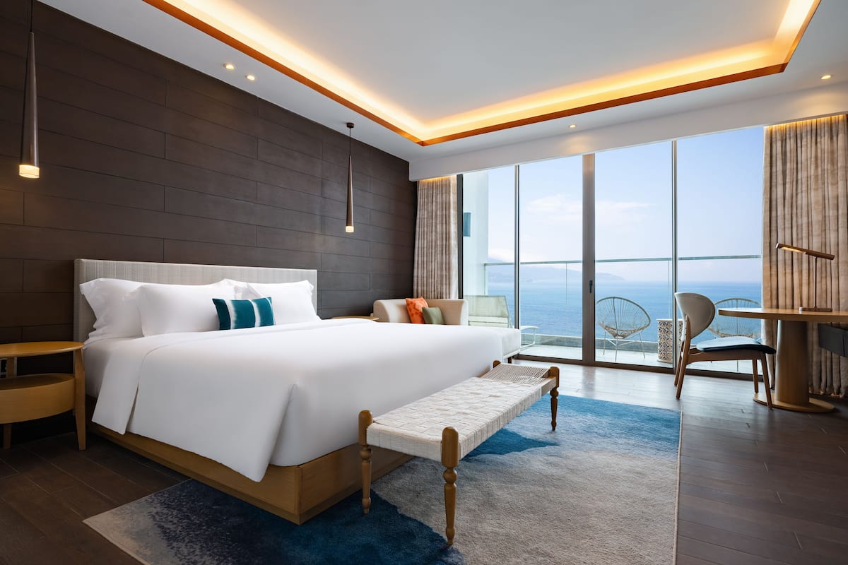 executive suite, ocean view | hypo-allergenic bedding, in-room safe, individually decorated