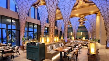 3 Restaurants, Frühstück, Mittagessen, Abendessen, internationale Küche