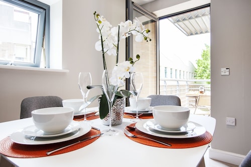 The Wesley Luxury City Apartment