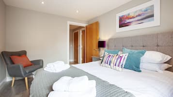 Apartment | Premium bedding, minibar, individually decorated, individually furnished