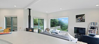 Beachfront Getaway - Waikanae Beach Holiday Home