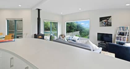 Beachfront Getaway - Waikanae Beach Holiday Home