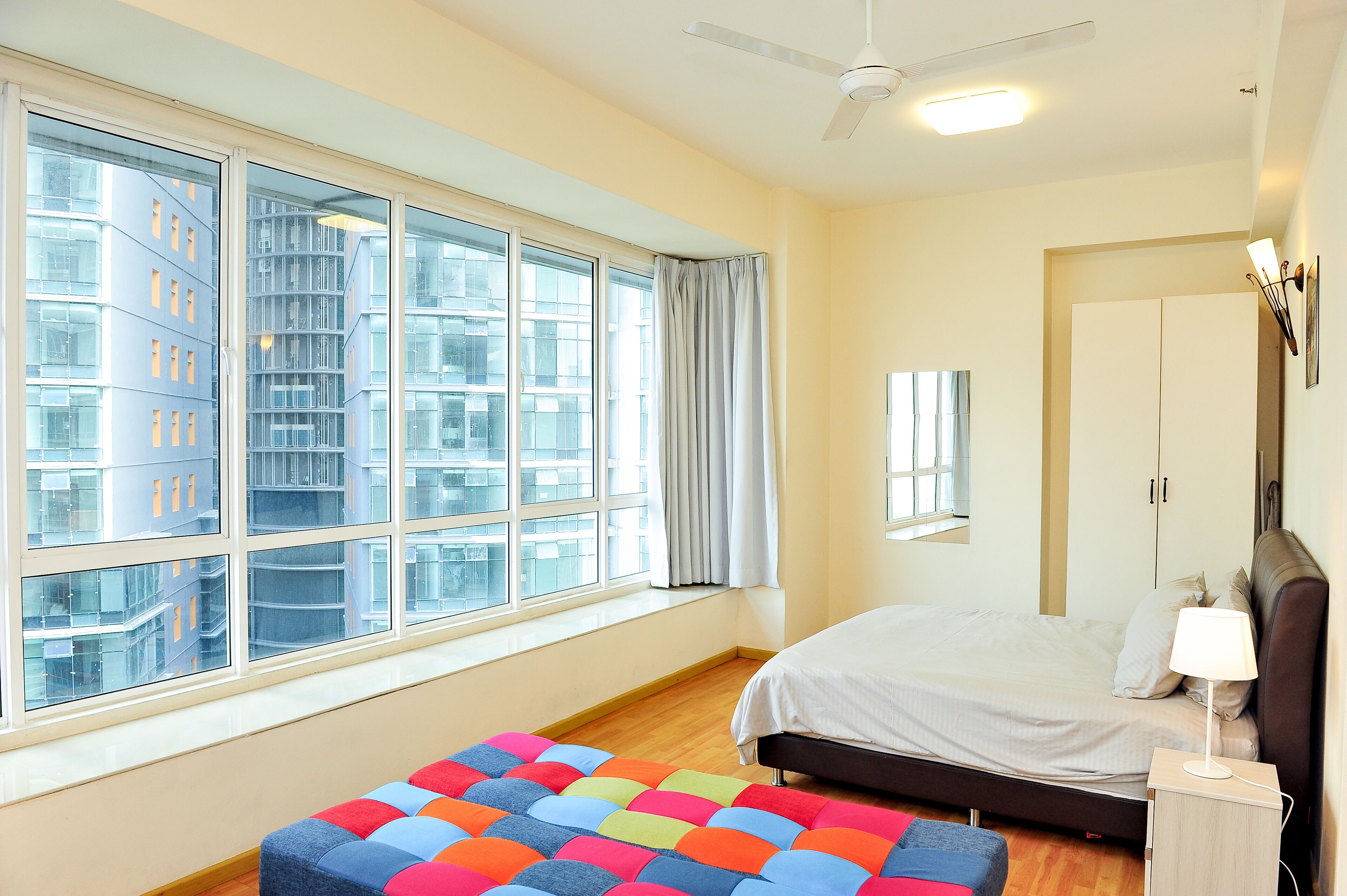 Fer et planche à repasser, Wi-Fi gratuit, draps fournis