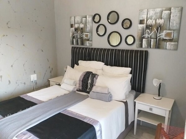 Free cots/infant beds, bed sheets - Vicky B Bed and Breakfast (Moses Kotane)