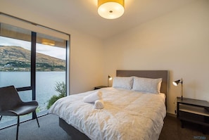2 slaapkamers, een strijkplank/strijkijzer, gratis wifi, beddengoed