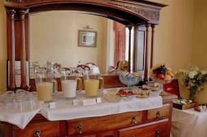 Desayuno completo incluido todos los días