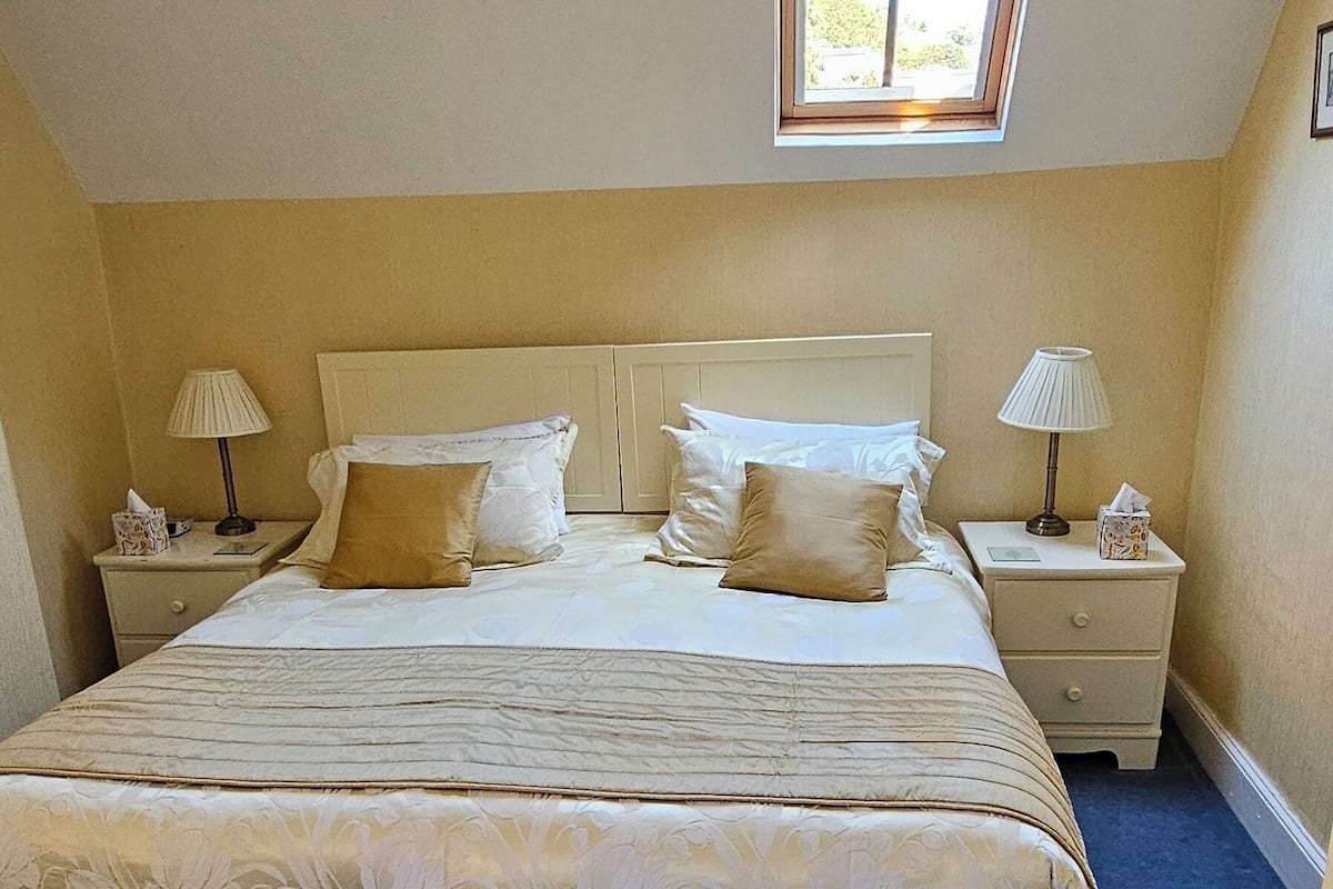 Kamer, 1 twee- of 2 eenpersoonsbedden (Great Orme) | Individueel gedecoreerd, individueel gemeubileerd, een laptopwerkplek